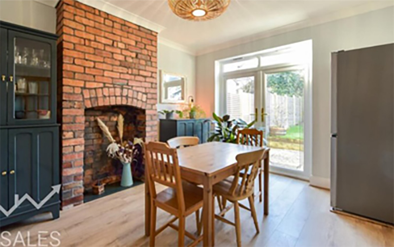 An image of a dining room.