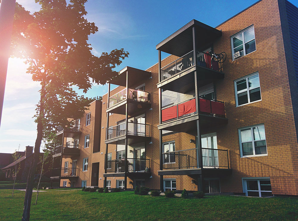 An image of an apartment building.